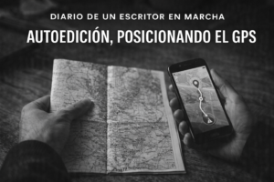 Persona mirando un mapa y un GPS con el texto Diario de un escritor en marcha: autoedición, posicionando el GPS